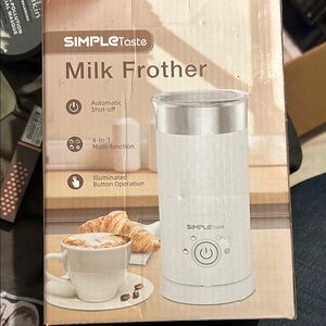 Simple White Milk Frother
